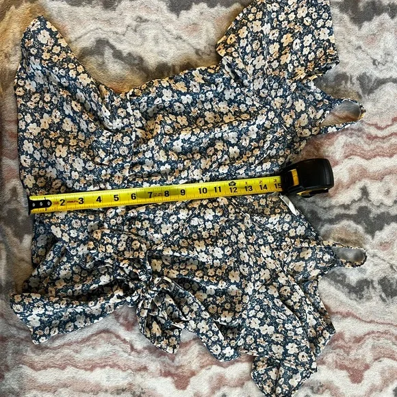 Sienna Sky Floral Off-Shoulder Women's Blouse Size Medium - Picture 6 of 7